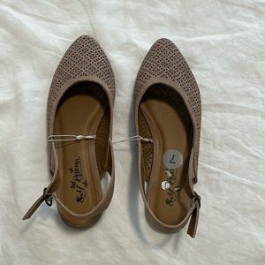 Pointy flats size 7